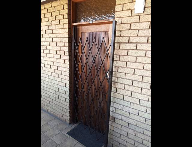 5 BEDROOM FLAT FOR SALE IN SUNNYSIDE